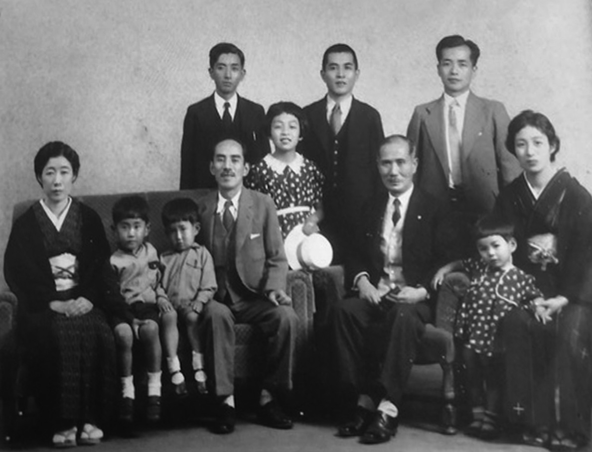 昭和15年頃、岡山県屈指の名士であった長尾佐助(青楓)とその一族